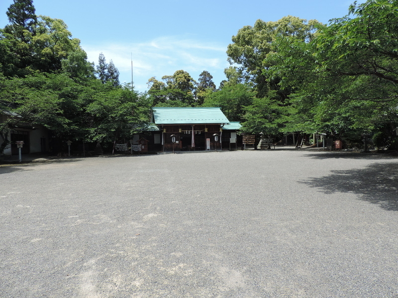 守山市の平坦な地形に鎮座する小津神社